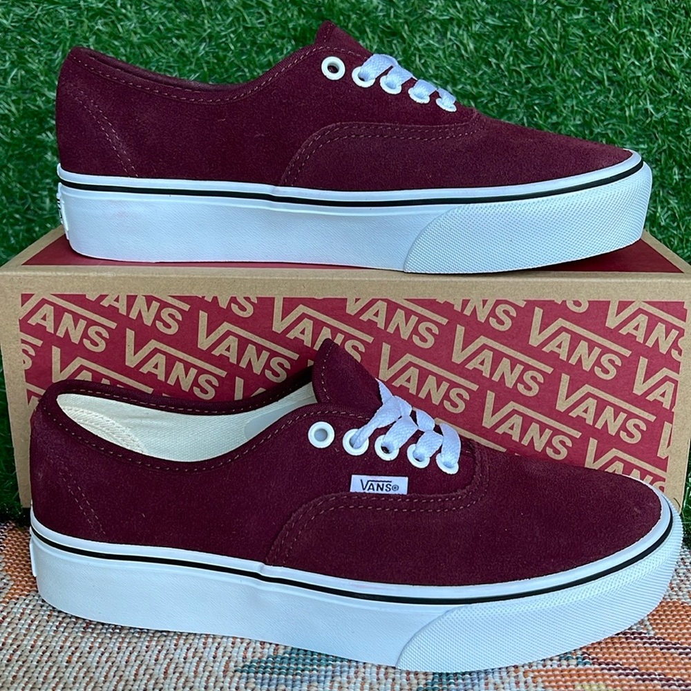 Vans WMNS Authentic Platfor
(Suede) Port Royale/True
VN0ARAVRJNR PlatformS
